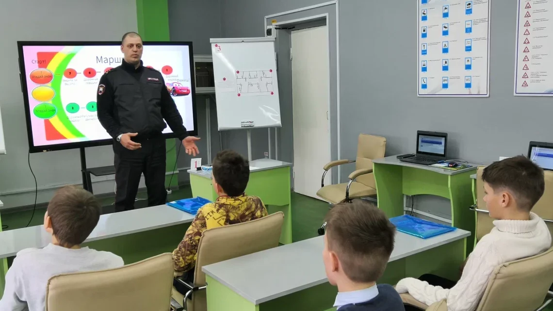 Балаковские школьники учатся вождению