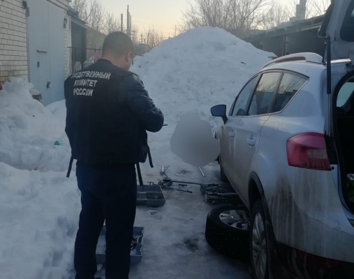В Балаково мужчина погиб при ремонте автомобиля