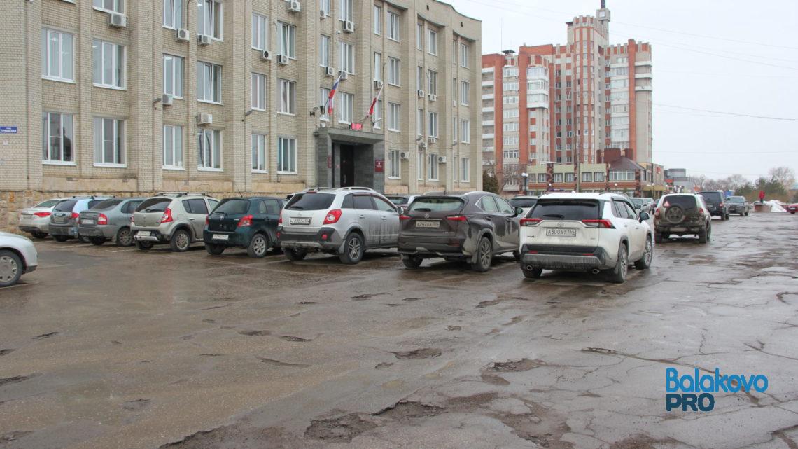 В Балаково готовятся к субботникам и ямочному ремонту дорог