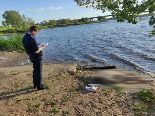 В Балаково подросток прыгнул с бетонного ограждения и утонул