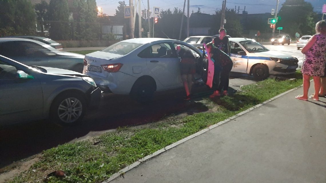 В Балаково произошло ДТП с полицейским автомобилем
