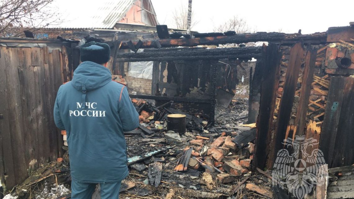 Пострадавшая на пожаре в Балаковском районе пенсионерка скончалась в ожоговом центре