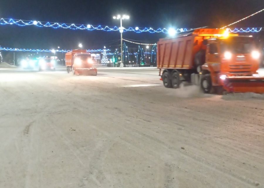 В Балаково ночью дороги чистили от снега