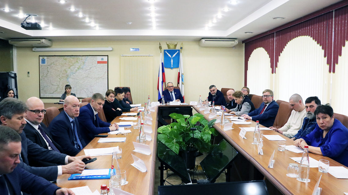 Собак никак не посчитать, но миллионы освоить надо? В Саратовской облдуме обсудили собачьи гранты