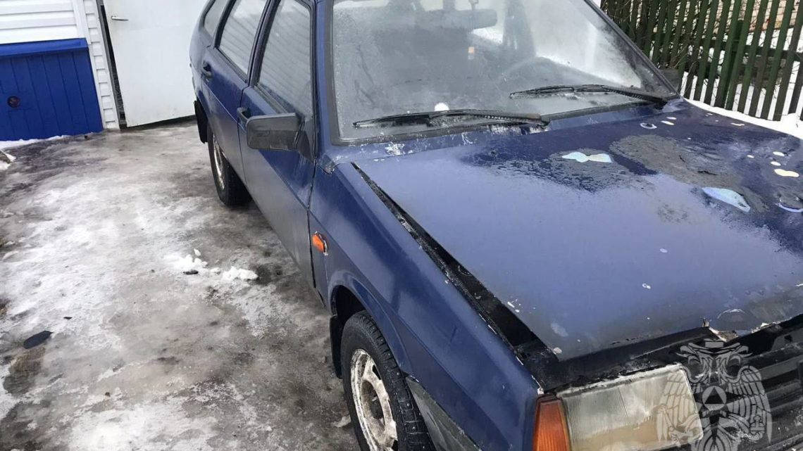 В Балаково горел автомобиль ВАЗ-2109