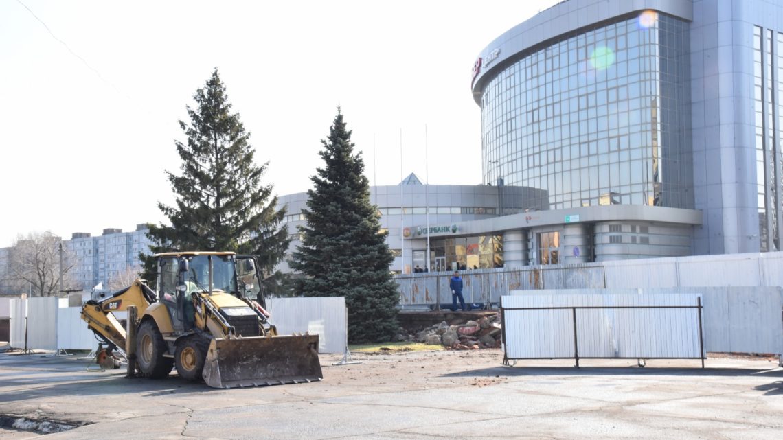 В Балаково при поддержке «ФосАгро» начали реконструкцию Доски почета