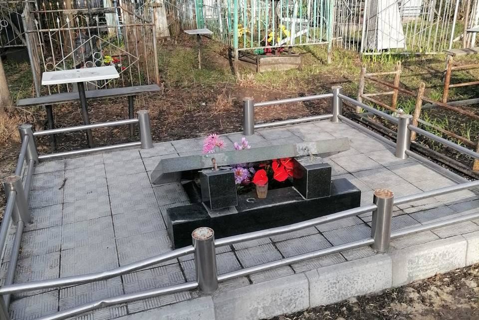 В Саратовской области двое школьников сломали больше 50 надгробий