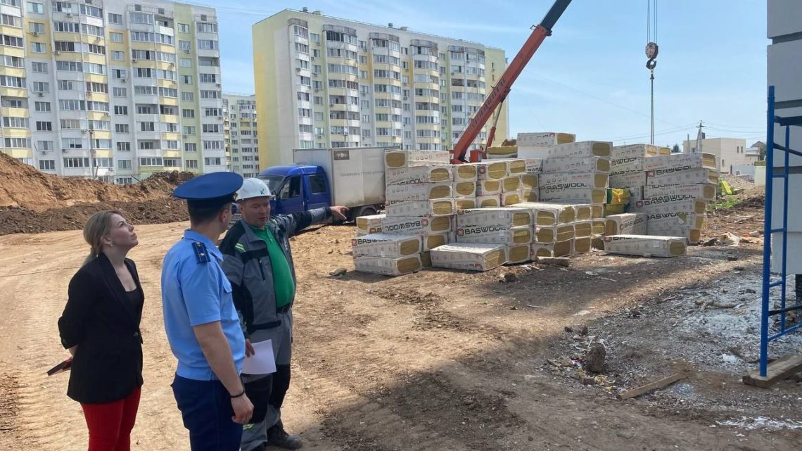 В Балаково прокуратура контролирует строительство домов для