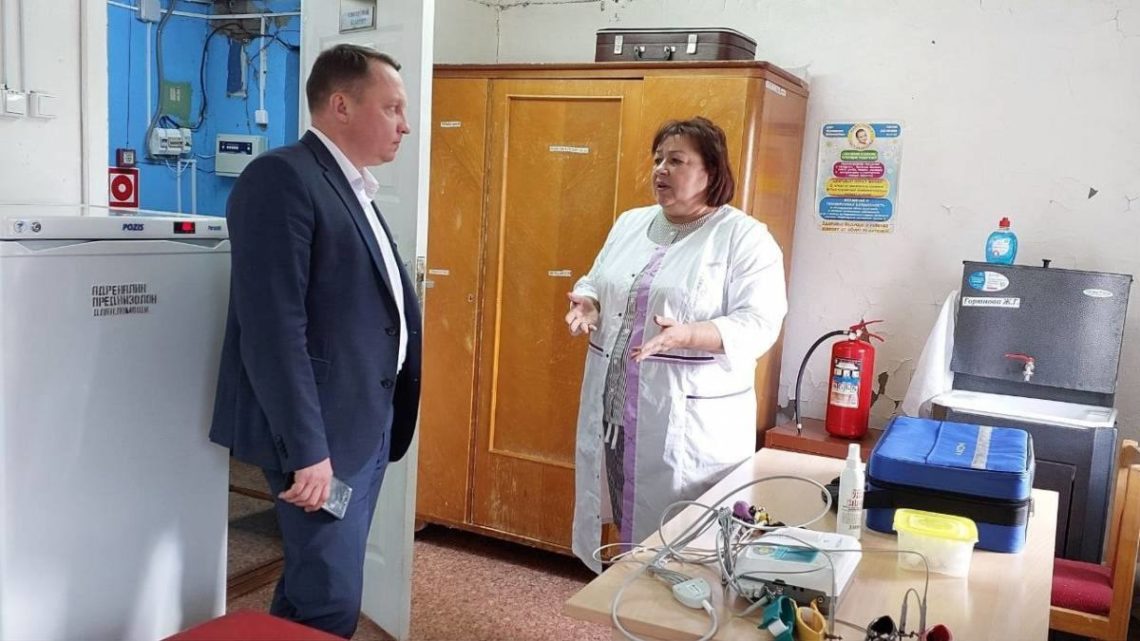 Роман Ирисов осмотрел новое оборудование, поступившее в сельский ФАП Балаковского района
