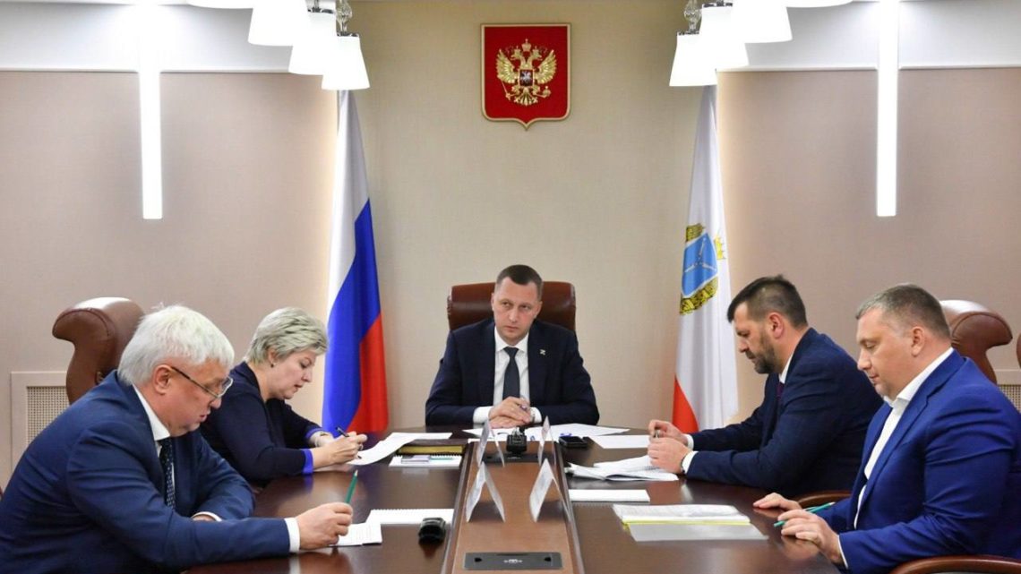 Губернатор Саратовской области поручил продумать варианты временного складирования снега в пределах городов