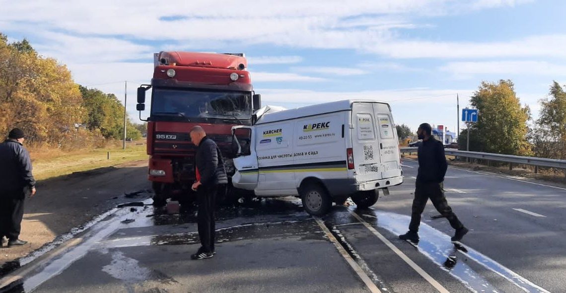 В ДТП у поворота на Балаково погиб водитель Газели