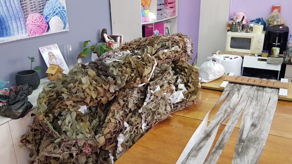 Гагик Киракосян помог с расходными материалами балаковским волонтерам, которые плетут маскировочные сети