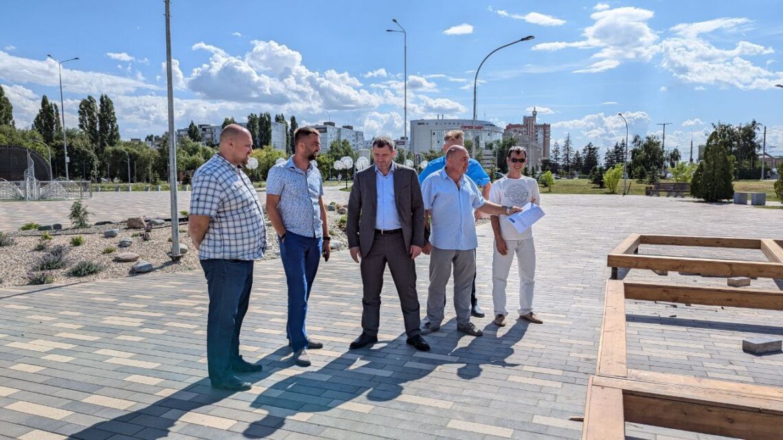 В Балаково для парка «Центральный» привезли световые качели низкого качества