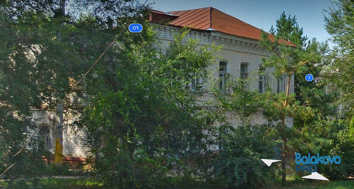 Комитет культурного наследия подал в суд, чтобы обязать в Балаково сохранить здание бывшей школы Чапаева