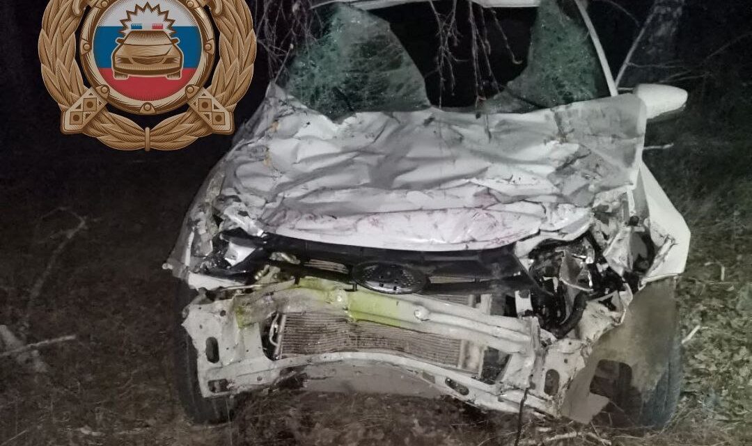 В ДТП в Вольском районе погиб мужчина и двое пострадали