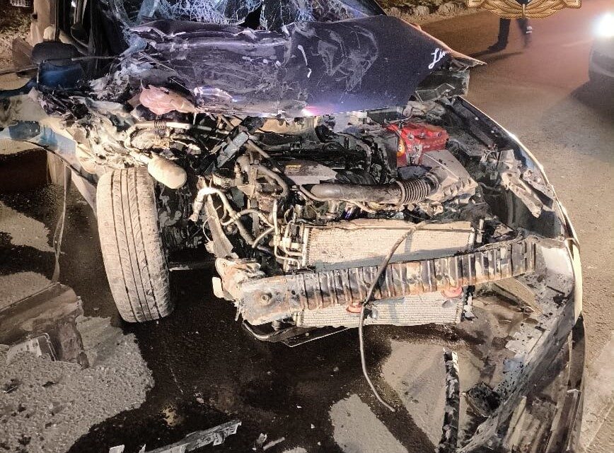 В Балаковском районе автомобиль врезался в грузовик
