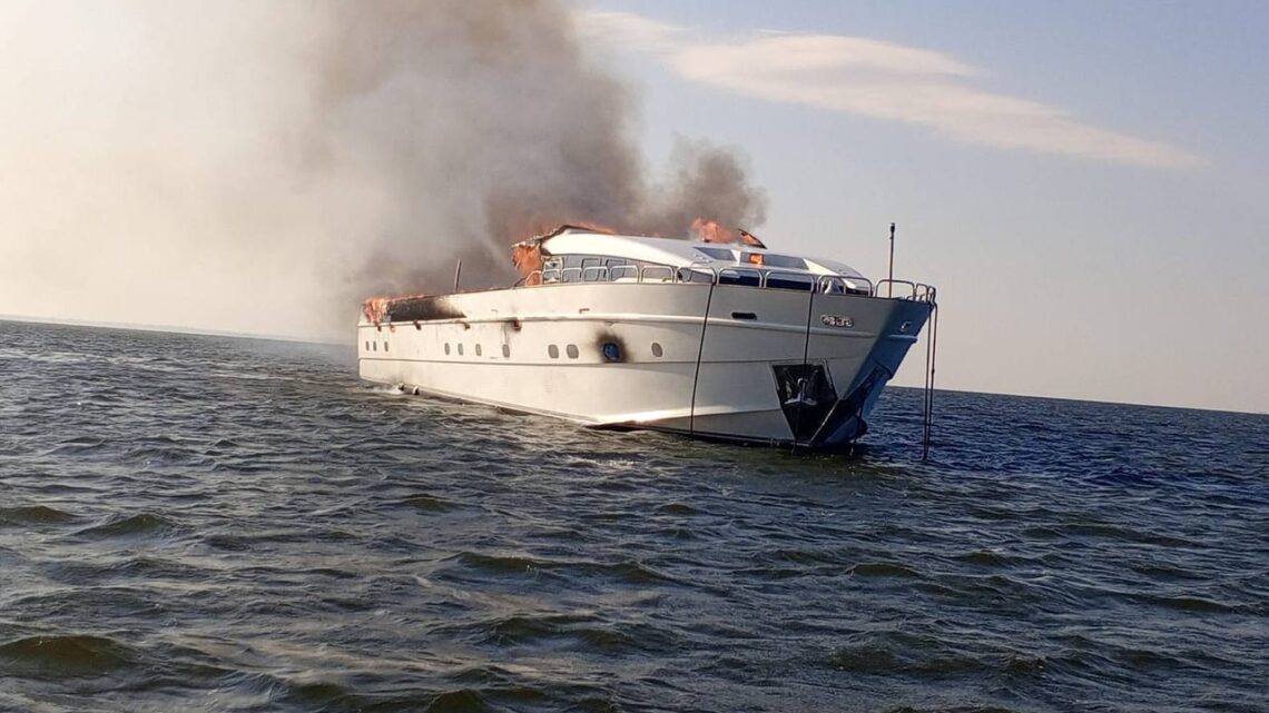 Возбуждено уголовное дело по факту возгорания яхты в Саратовской области