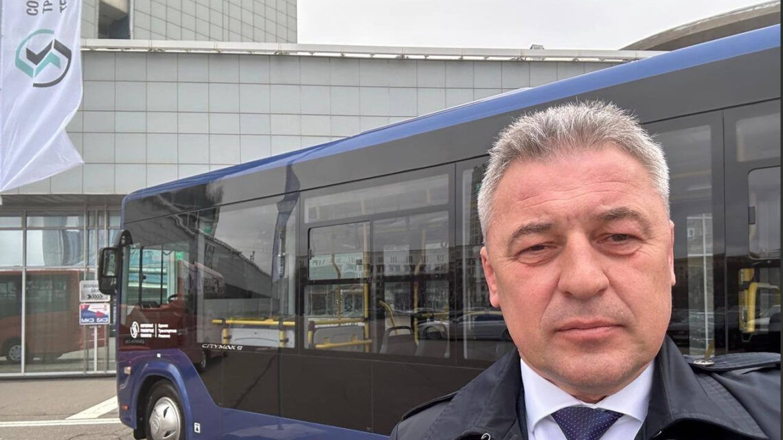 Кирилл Лаврентьев поздравляет с Днем автомобилиста