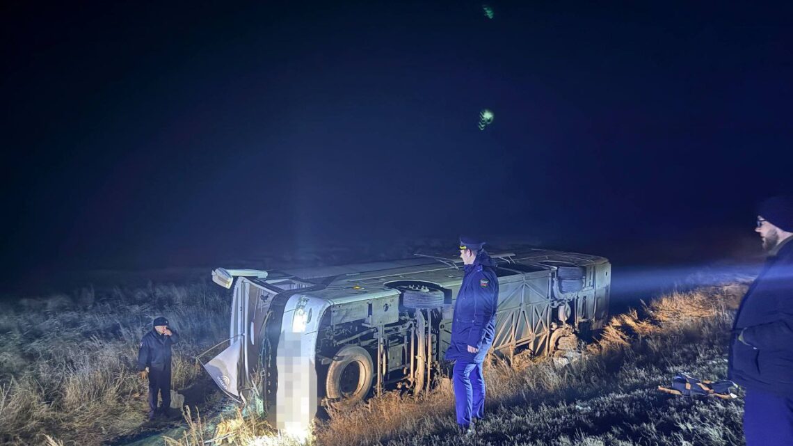 В Саратовской области произошло ДТП с участием вахтового автобуса