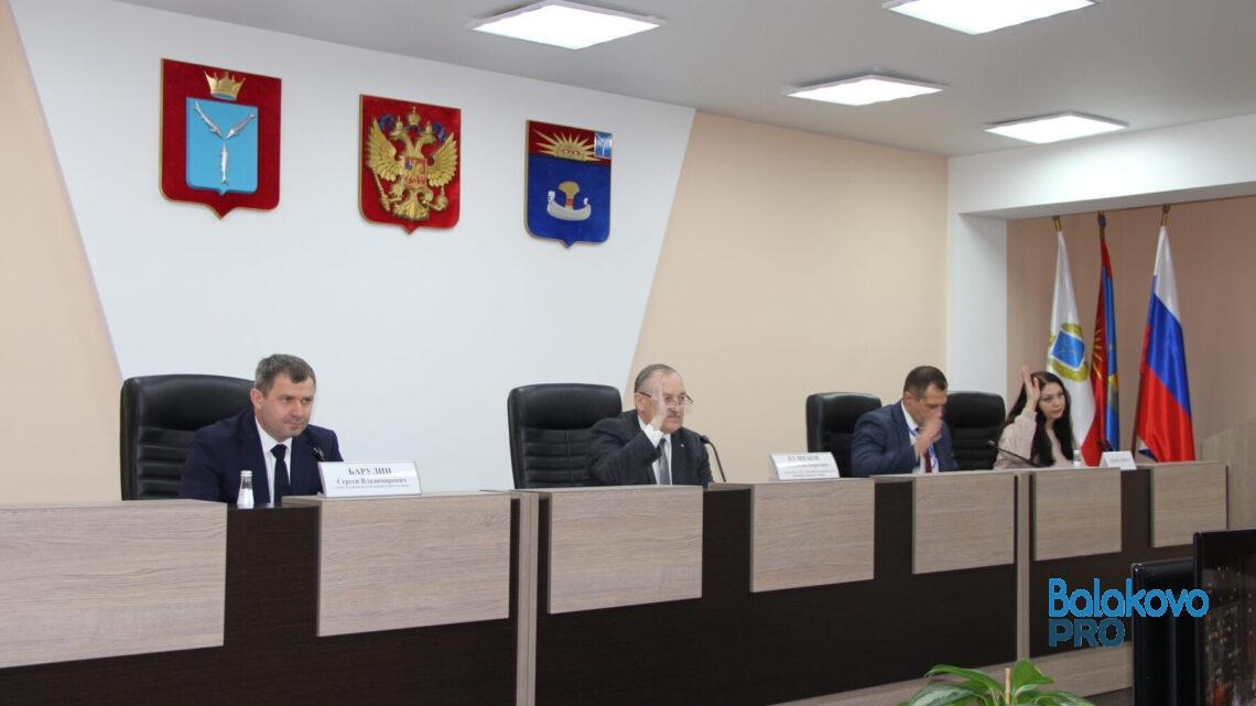 В Балаково педагогу после 8 лет работы передадут в собственность служебную квартиру