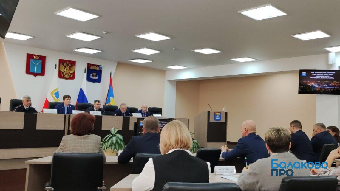 Балаковцы продолжают жаловаться на отопление и мусор