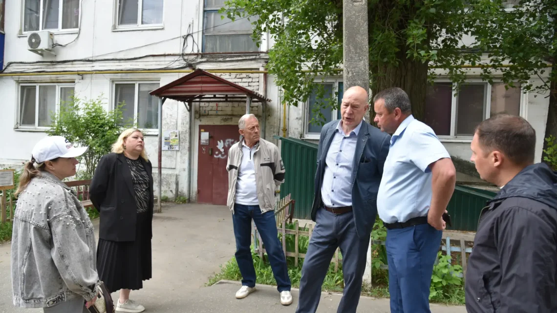 В Балаково на Вокзальной из-за аварии на коллекторе снова затоплены подвалы в домах