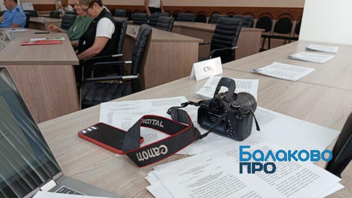 В Балаково от журналистов потребовали заранее приходить на заседания депутатов и соблюдать дресс-код