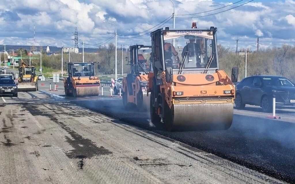 В Балаково приступили к асфальтированию дороги на мосту Победы