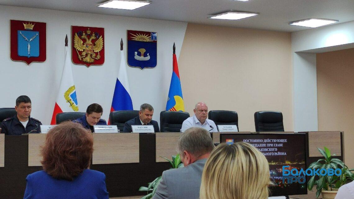 Глава Балаковского района о горячей воде: «На один день включают, и сроки вроде соблюдены?»