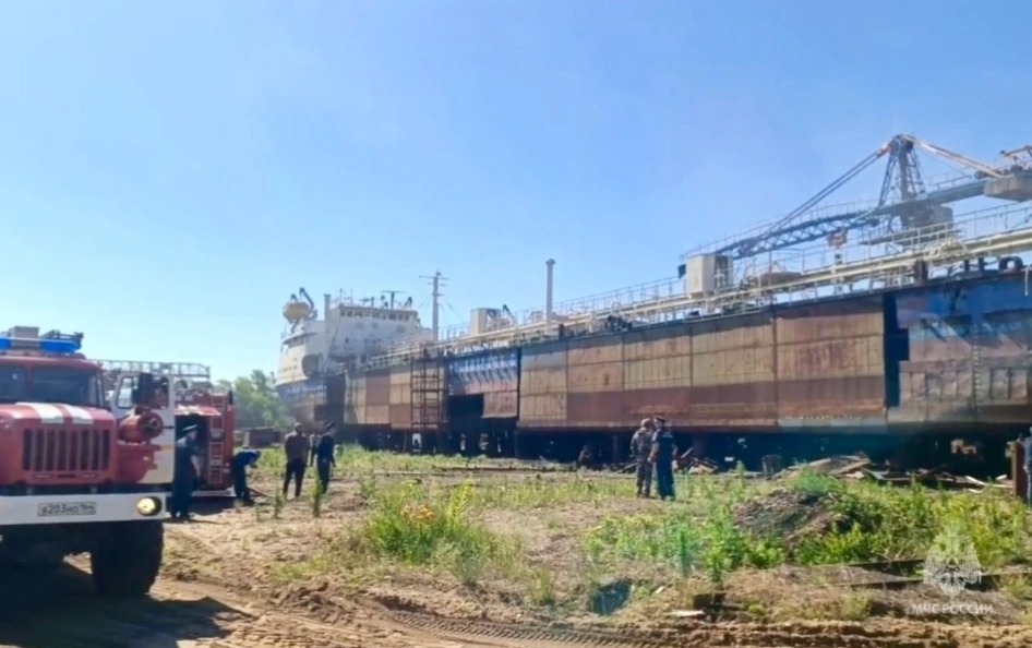 В Балаково произошел пожар на территории судоремонтного завода