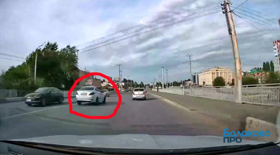 В Балаково нашли водителя, который чуть не сбил ребенка и выехал на встречную полосу