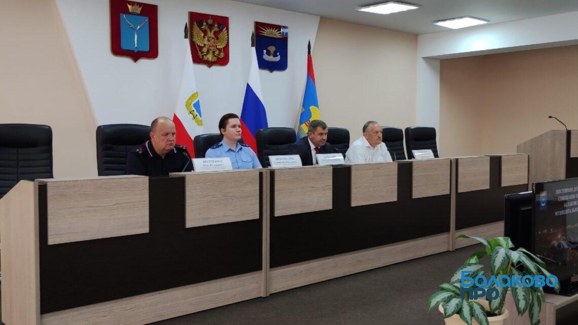 В Балаково жалуются на проблемы с мусором, горячей водой и гул от ТЭЦ-4