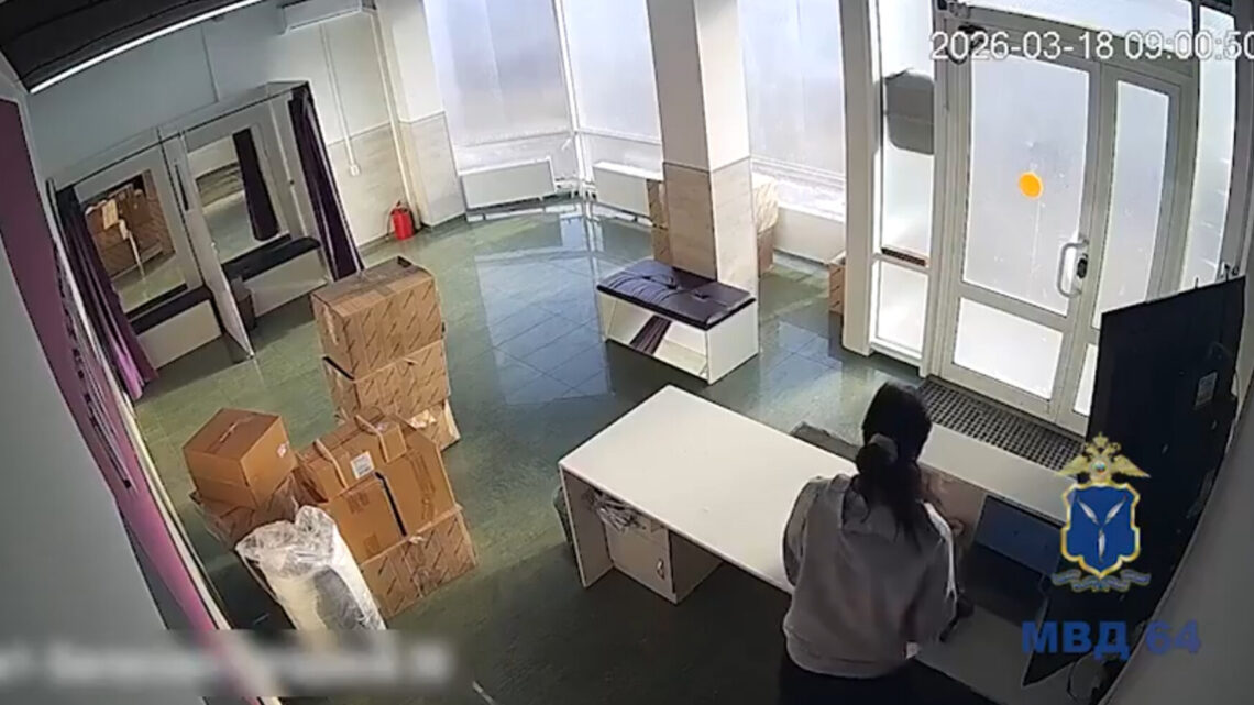 В Балаково сотрудница пункта выдачи присваивала товары для себя и своей собаки