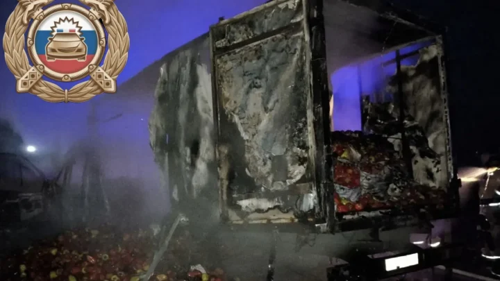 В Балаковском районе Газель столкнулась с иномаркой и сгорела. Пострадали 2 человека