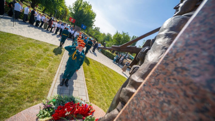 В Балакове открыли памятник и сквер имени Вячеслава Малярова, реконструированного при грантовой поддержке «Росатома»