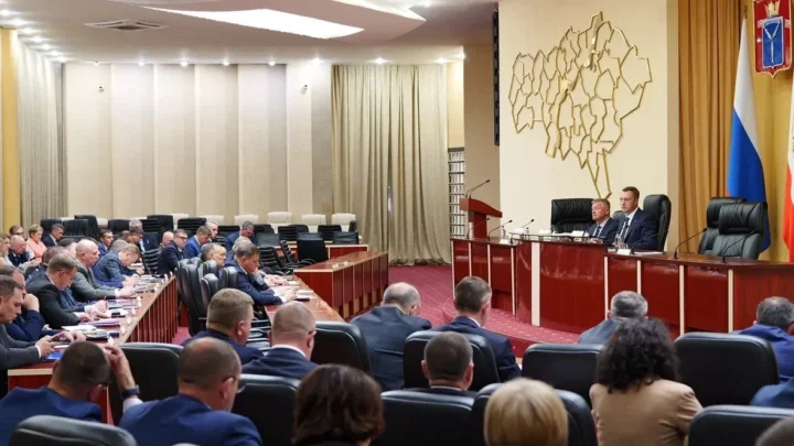 Губернатор Саратовской области поручил держать на особом контроле вопрос запуска отопления в учреждениях социальной сферы