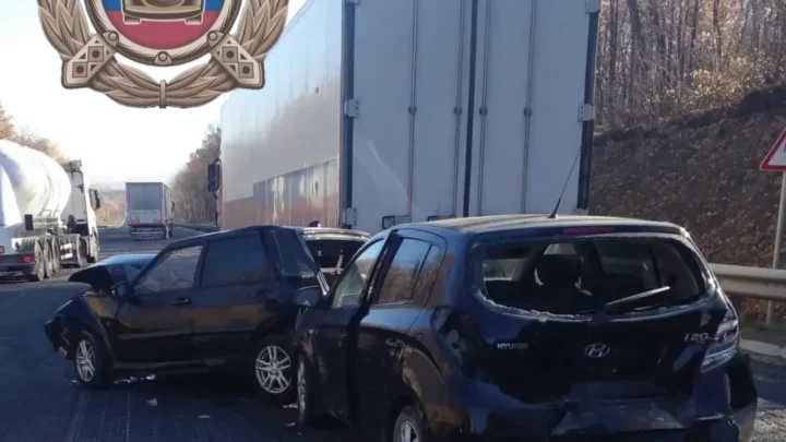 На трассе в Вольском районе столкнулись четыре автомобиля