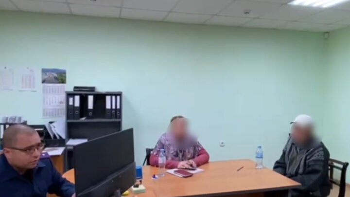В Балаково перед судом предстанут мать и сын, обвиняемые в истязании пятерых приёмных детей